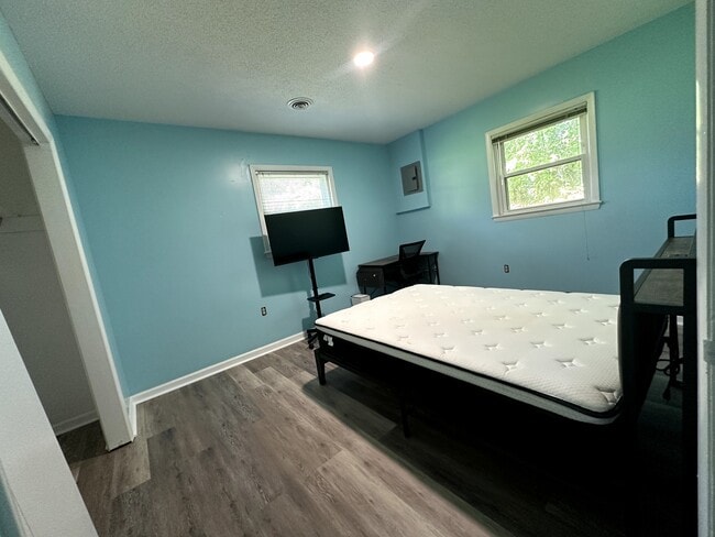 Building Photo - 4408 Leota Dr