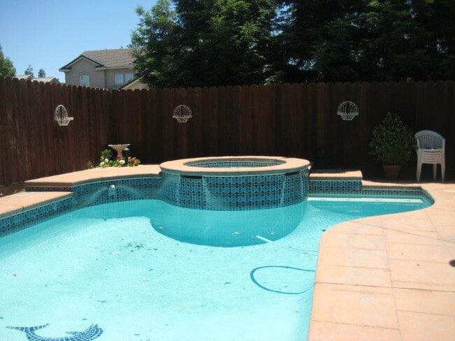 Building Photo - Large corner lot, 4 bedroom with Pool/Spa