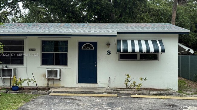 Building Photo - 4940 SW 28th Terrace