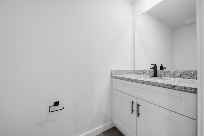 Building Photo - Hickory Duplex 131