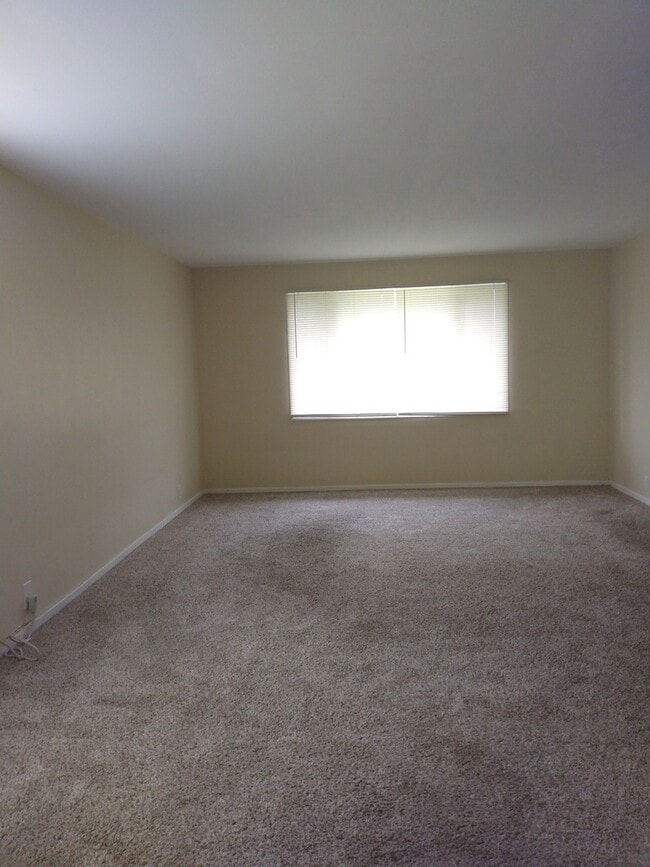 Building Photo - 3484 Western Ave