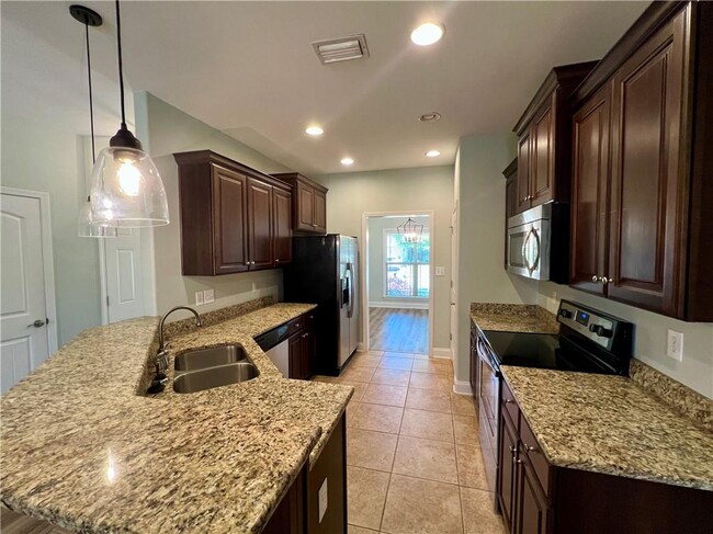 Building Photo - 9923 Summer Woods Cir N