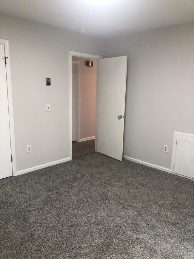 Building Photo - 462 Woodhaven Rd