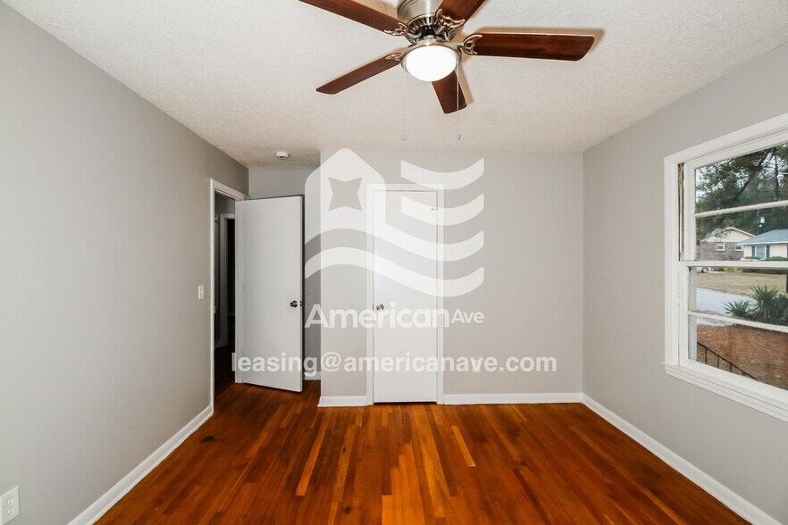 Building Photo - 300 Forestwood Dr