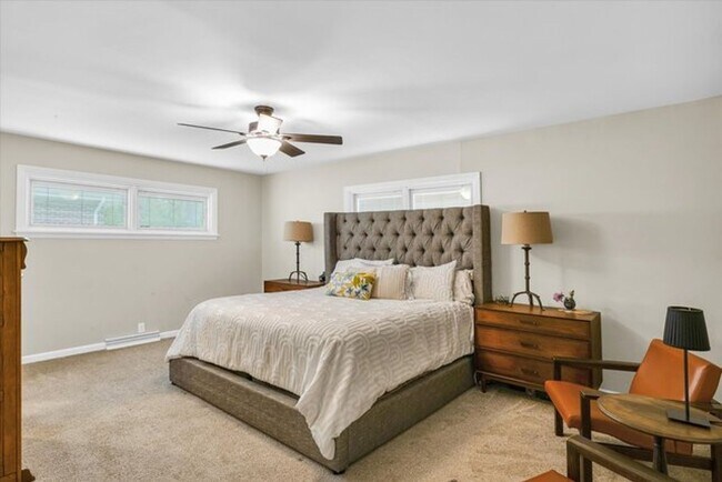 Building Photo - Renovated Ranch home in Champaign - AVAILA...