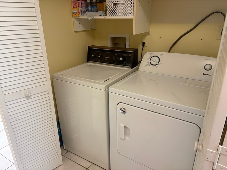 Washer and dryer off kitchen - 2729 Countryside Blvd