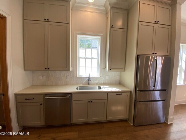 Building Photo - 2110 Belfleur St