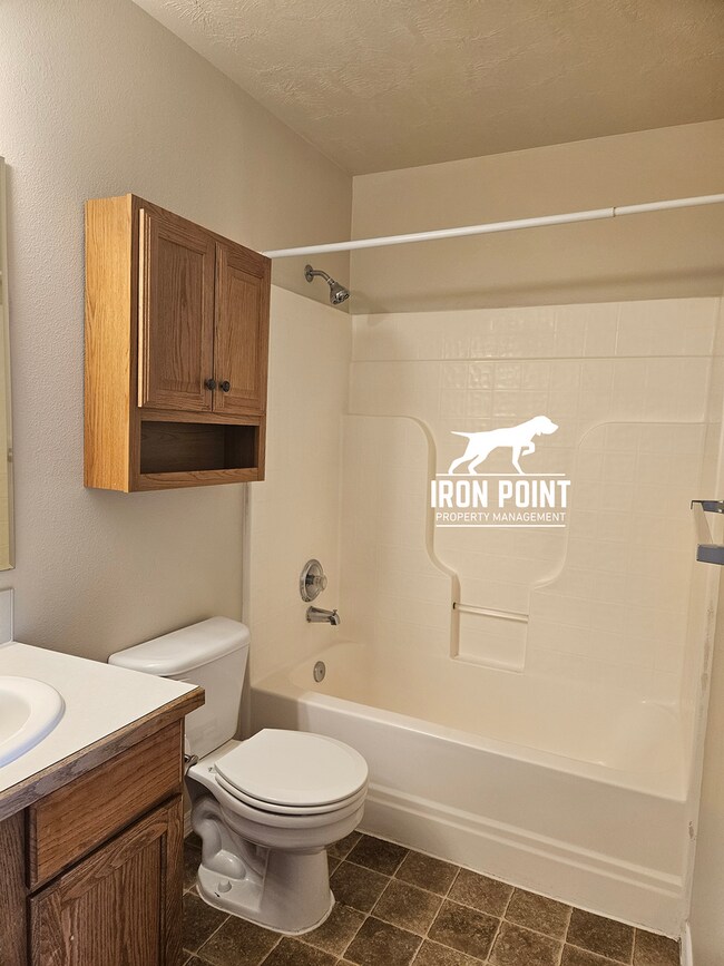 Building Photo - Candlestick Park Sub-3bed/2bath w/2 car ga...