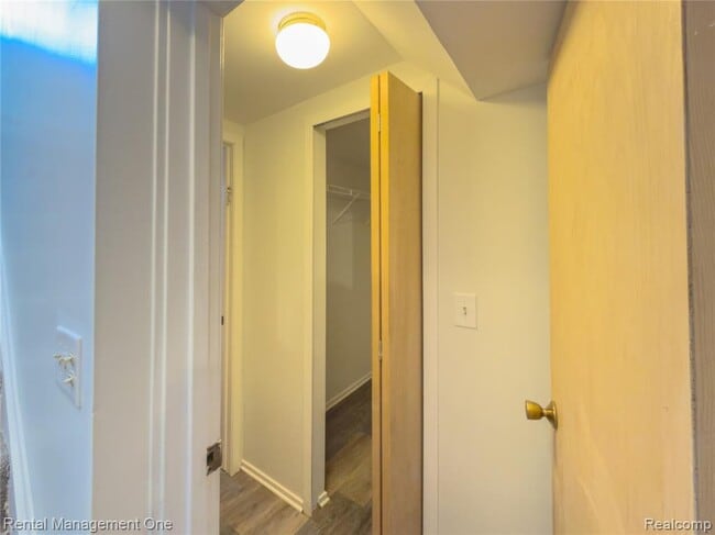 Building Photo - 2419 Walter Dr