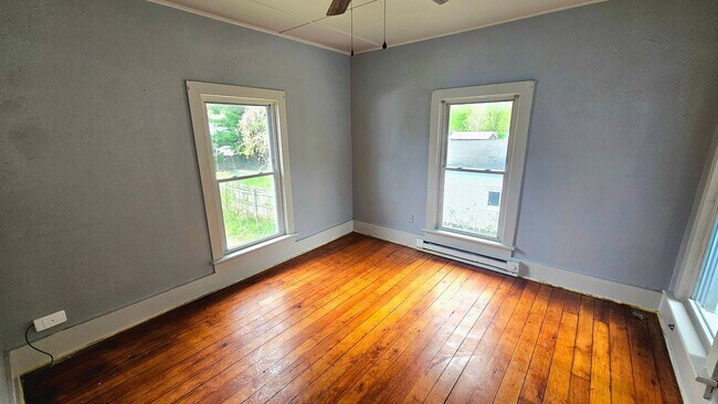 Building Photo - 490 Grand St