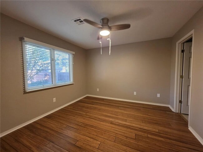 Building Photo - 29 Dunedin Dr