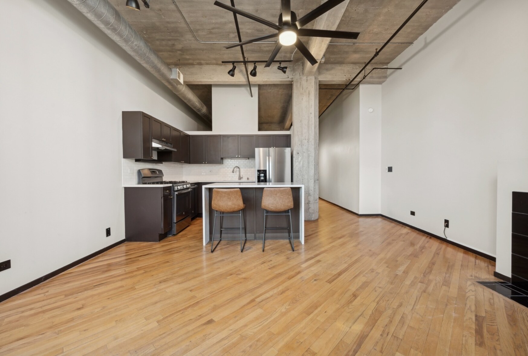 Building Photo - 843 W Adams St