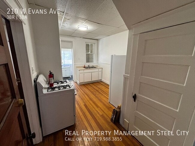 Building Photo - 210 W Evans Ave
