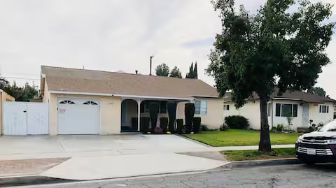 Front Exterior - 11456 Mclaren St
