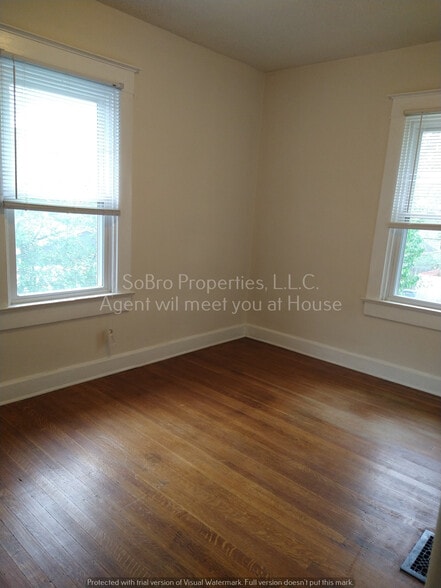 Building Photo - 4052 N Park Ave