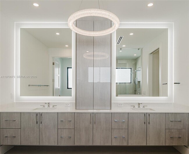 Building Photo - 464 NE 6th St