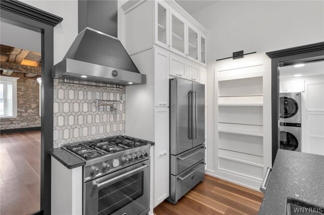 Building Photo - 9060 Main St