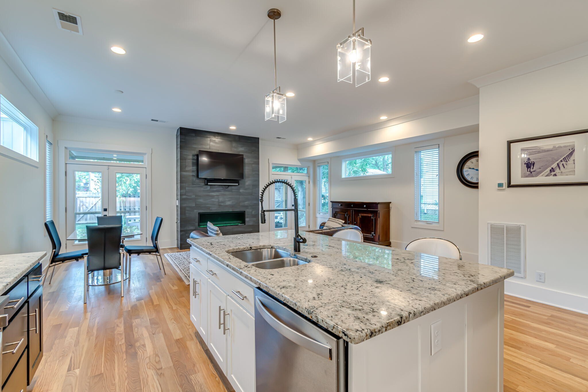 Building Photo - 1611B Cahal Ave