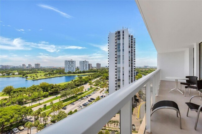 Building Photo - 3701 N Country Club Dr