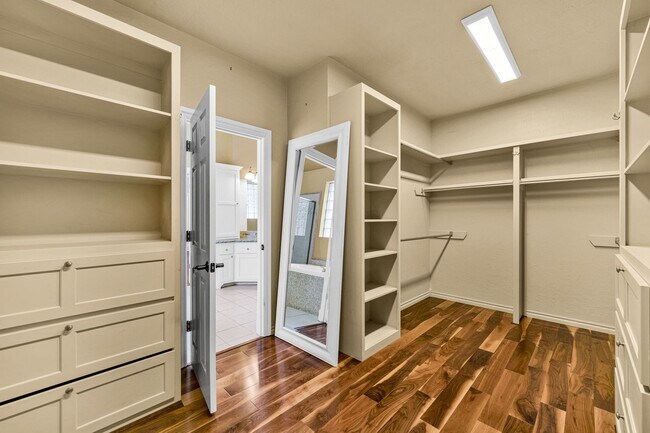 Building Photo - 404 NW 76th- Hot new listing!