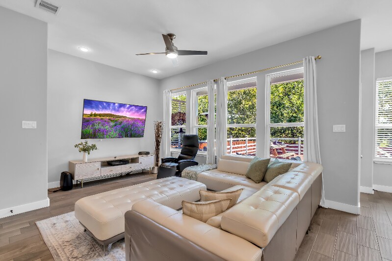 Building Photo - 10747 Dulcimer St