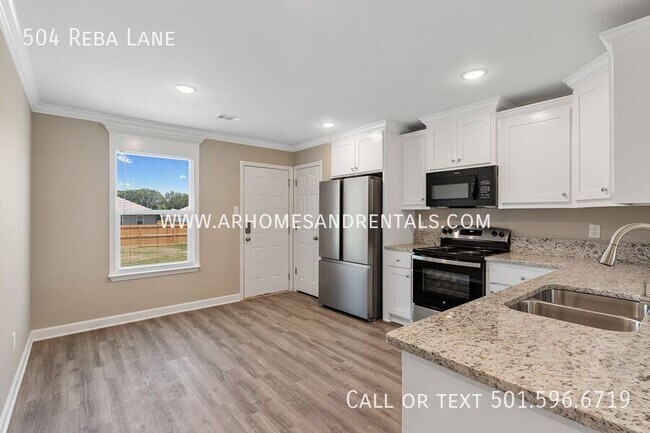 Building Photo - 504 Reba Ln