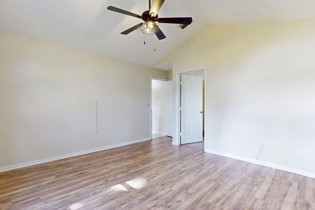 Building Photo - 967 SE Browning Ave