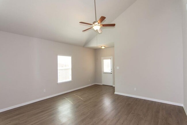 Building Photo - 649 Donegal Ln