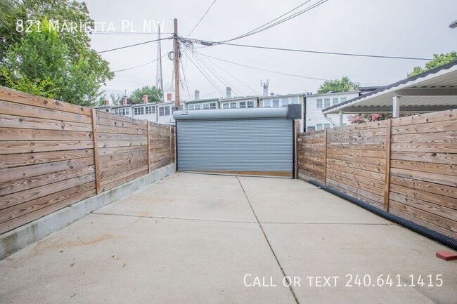 Building Photo - 821 Marietta Pl NW