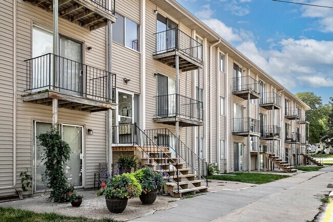 Primary Photo - Newly Refreshed 1 Bedroom Apartment Near D...