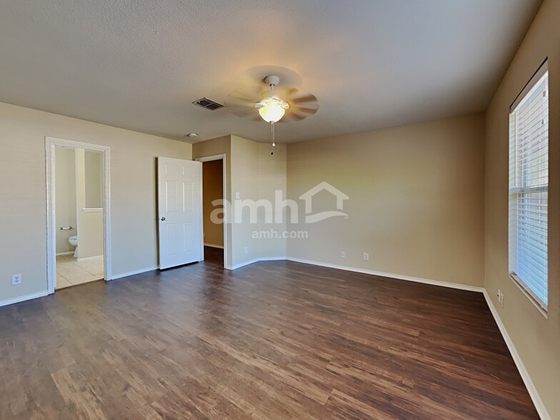 Building Photo - 8438 Silver Brush