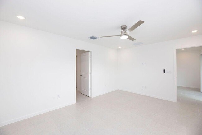 Building Photo - 11146 NW Fernbrook Dr