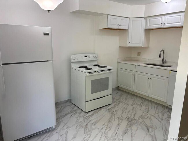 Building Photo - 4830 Briarwood Ave