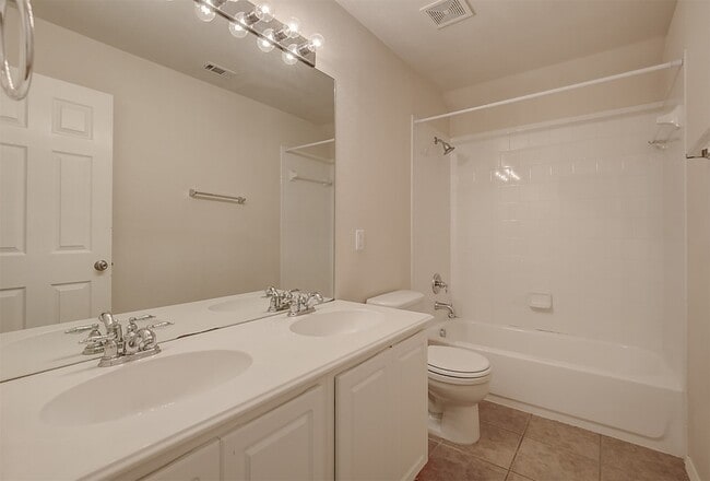 Building Photo - 2609 Monroe Dr