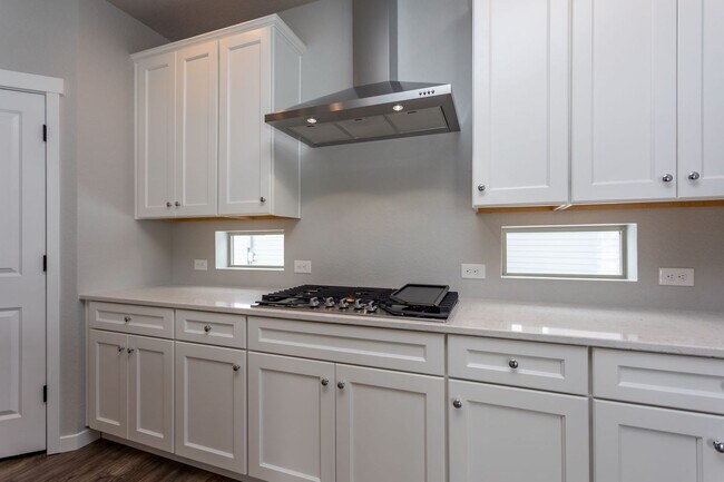 Building Photo - Exceptional 4-Bedroom Home with Dual Fireplaces, Main Level Master Suite, and Spacious Basement -...