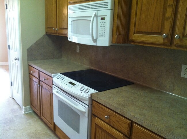 Building Photo - DOGWOOD SOUTH-GATED COMMUNITY-NICE HOME-CLOSE TO BAFB