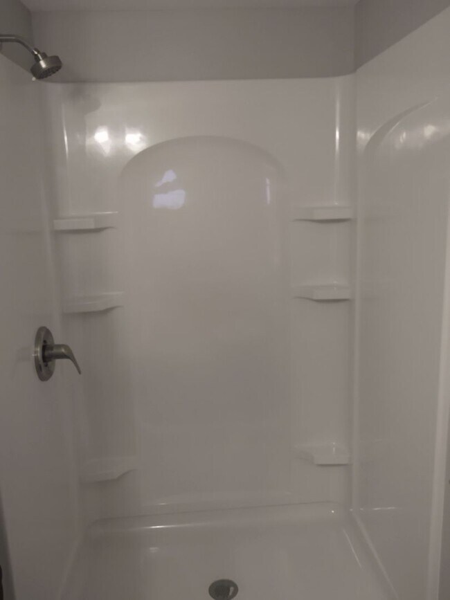Building Photo - Cozy 3 Bed 1 & 3/4 Bath Townhome