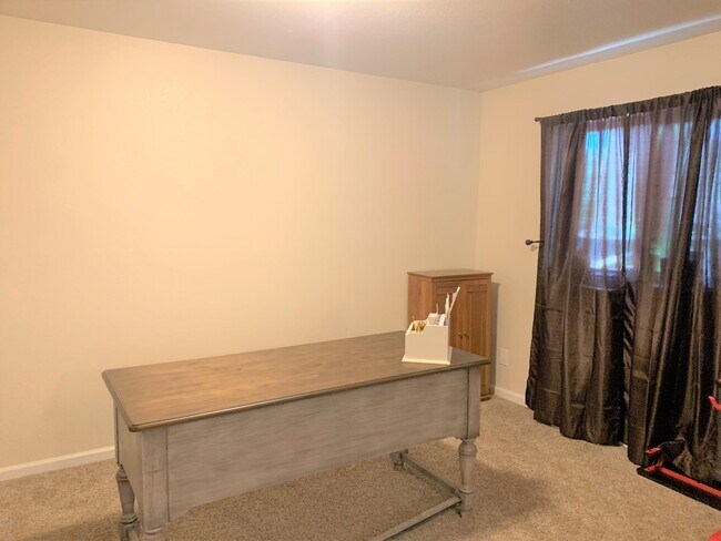 Building Photo - 3824 E Pueblo Ave