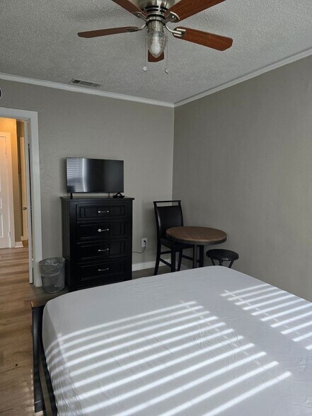 Building Photo - 912 Monticello Ave