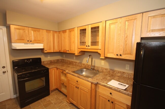 Building Photo - Beautiful Updated little rancher with nice yard!