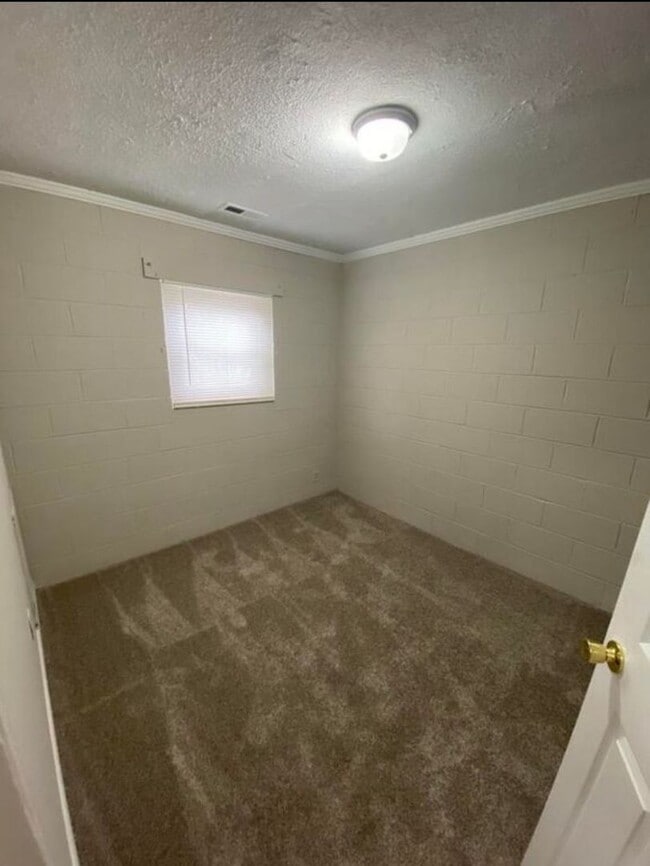 Building Photo - COMING SOON !!! | Just Minutes from Downto...