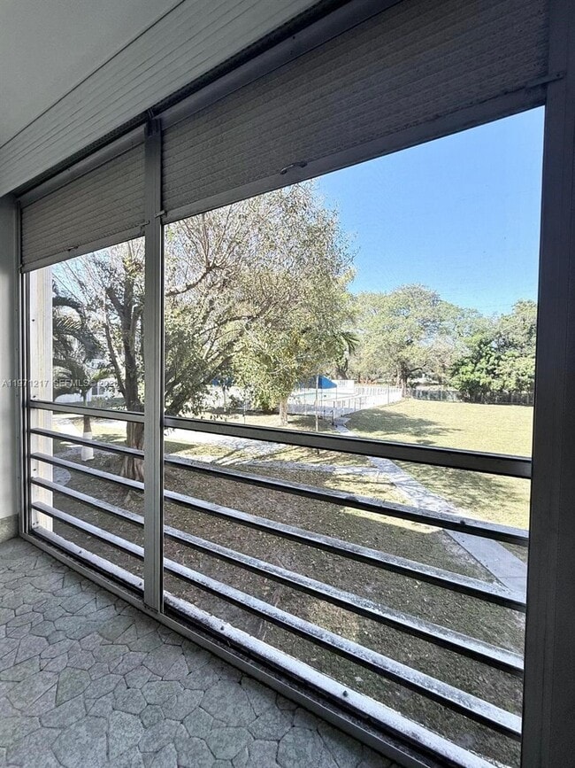 Building Photo - 1201 NE 191st St