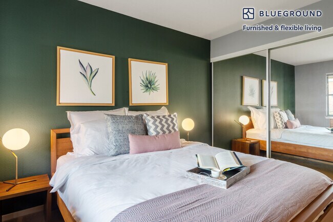 Building Photo - 3 Bayside Village Pl