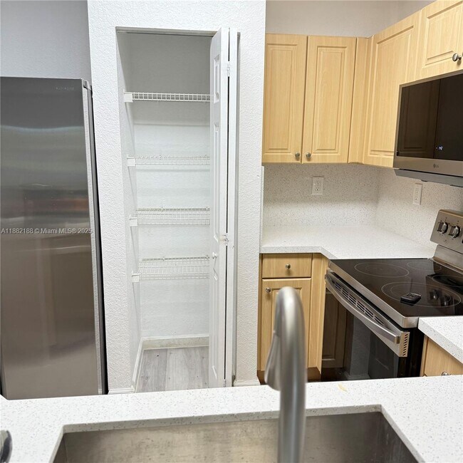 Building Photo - 6482 Catalina Ln