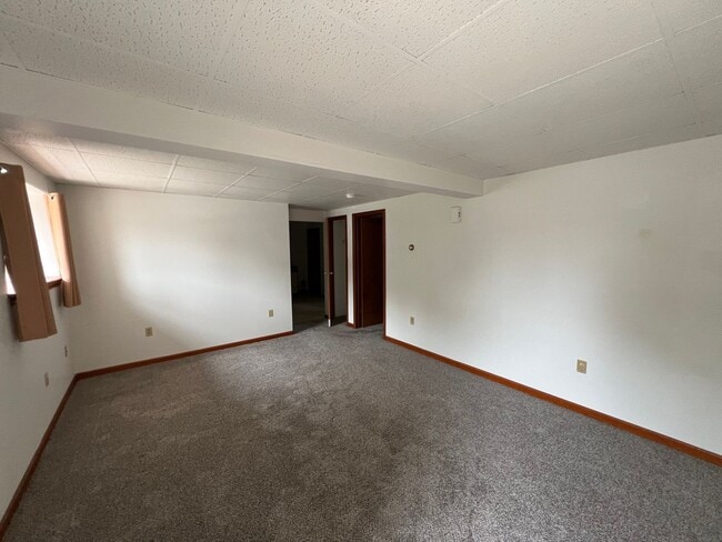 Building Photo - 301 E Elm St