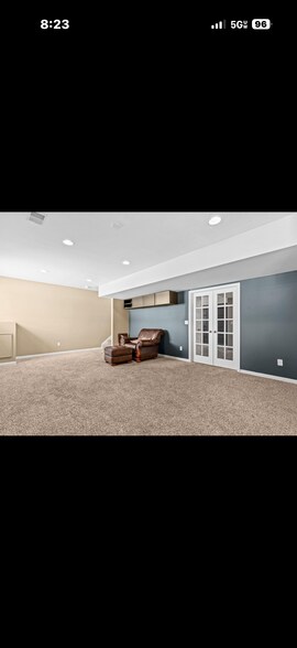 Building Photo - 1140 Hyde Park