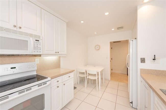 Building Photo - 251 Crandon Blvd