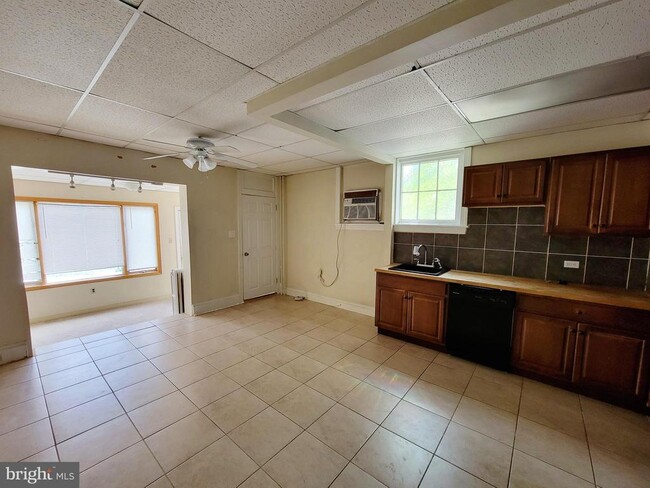 Building Photo - 5440 Ridge Ave