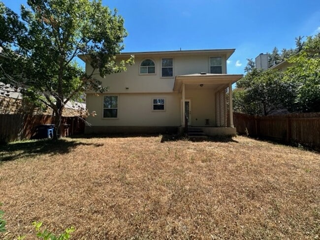 Building Photo - Wonderful home is South Austin. Great loca...