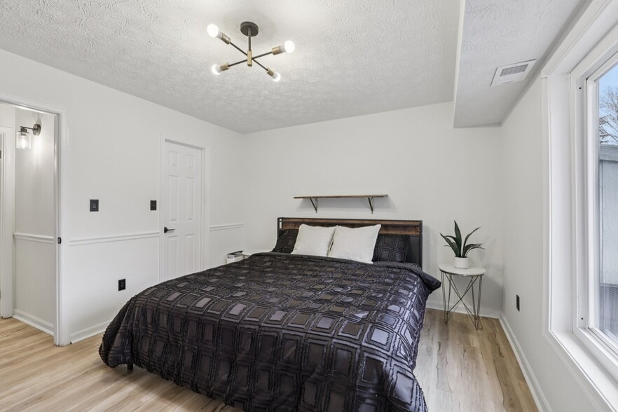 Building Photo - 2209 Hunters Run Dr